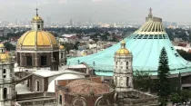 Antigua (izquierda) y nueva Basílica de Guadalupe (derecha) en Ciudad de México. Crédito: David Ramos / ACI Prensa.