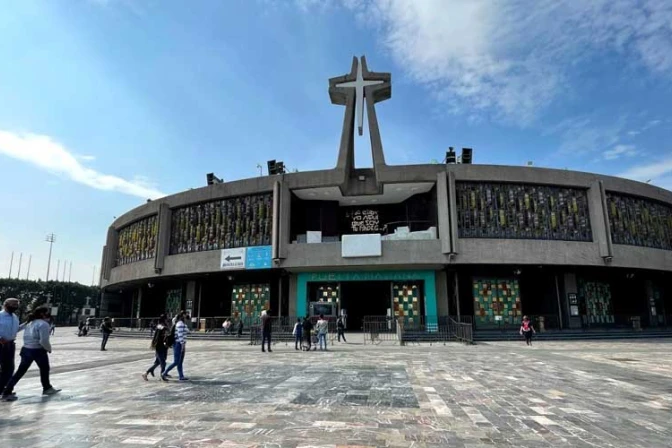Menos mexicanos se declaran católicos y aumentan los “sin religión” en nuevo censo