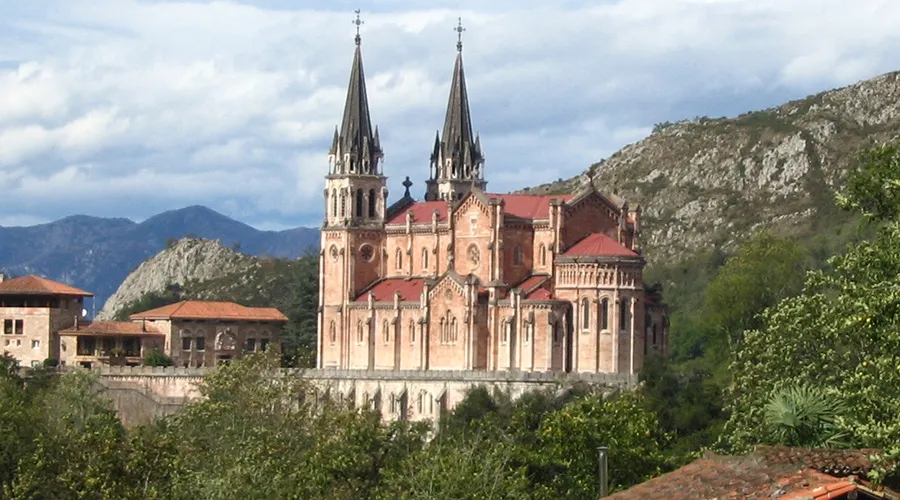 Basílica del Santuario de Covadonga (España). Crédito: Wikipedia.