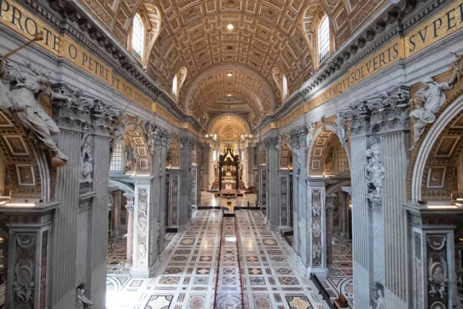 Arcipreste de la Basílica de San Pedro responde a polémicas sobre las Misas privadas 