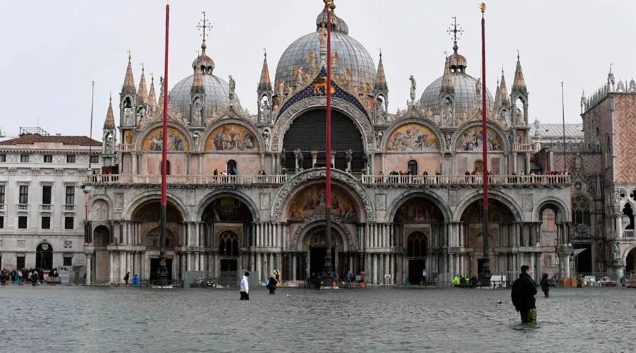 Imagen de la basílica de San Marcos en Venecia durante la época de inundaciones?w=200&h=150