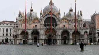 Imagen de la basílica de San Marcos en Venecia durante la época de inundaciones