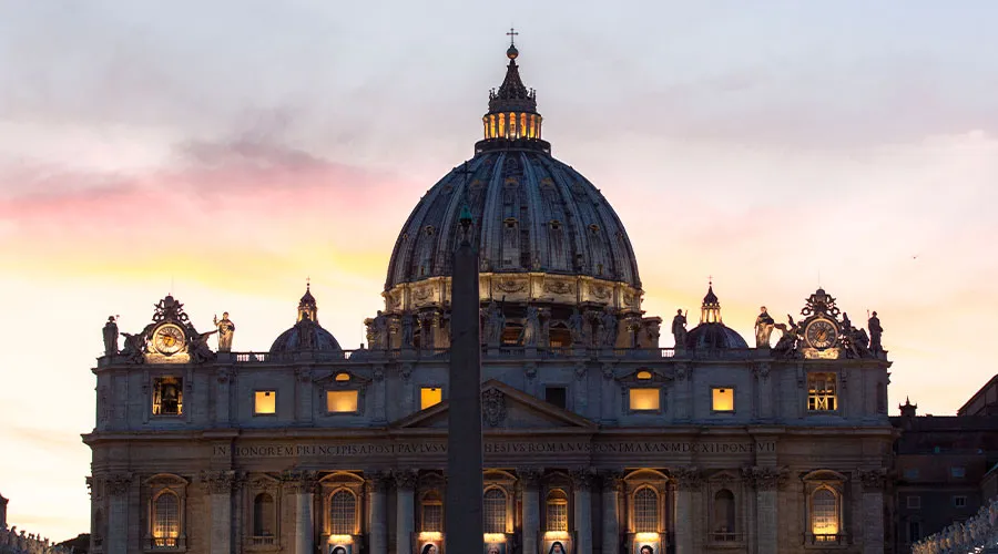 Basílica de San Pedro suspenderá Misas privadas y limitará Misas en forma extraordinaria