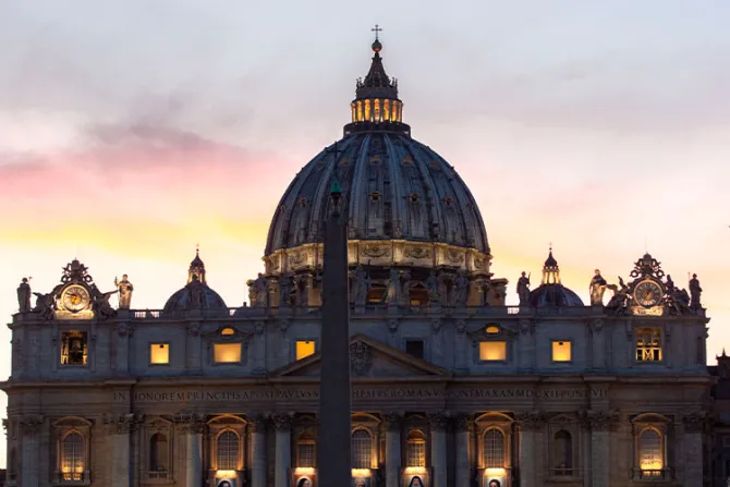 Basílica de San Pedro suspenderá Misas privadas y limitará Misas en forma extraordinaria