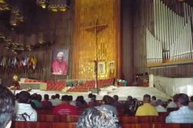 Profunda calma y oración en basílica de Guadalupe durante sismo