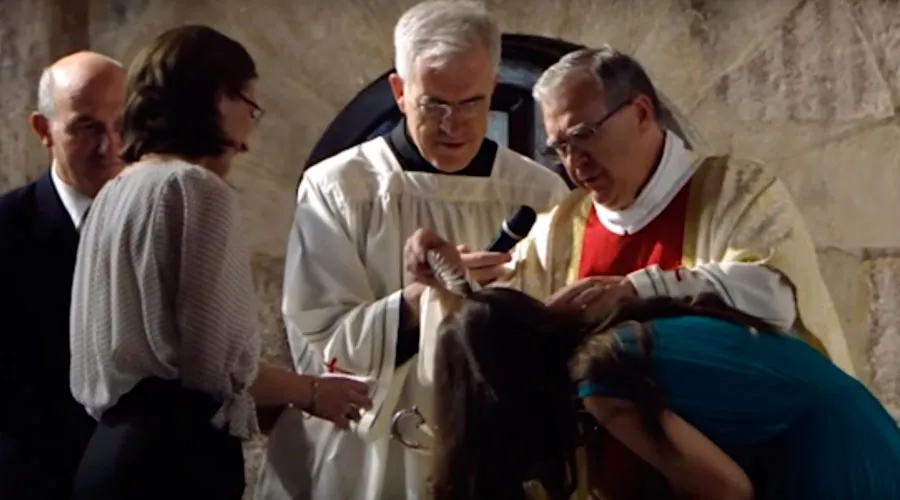 El bautismo de Yamuna. Foto: Captura de video / Opus Dei.?w=200&h=150