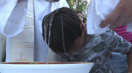 200 bautizos dan inicio a evangelización permanente en barrio de Uruguay [VIDEO]