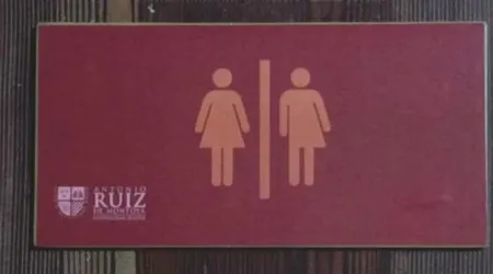 Universidad jesuita instala “baño unisex” y recibe ola de críticas