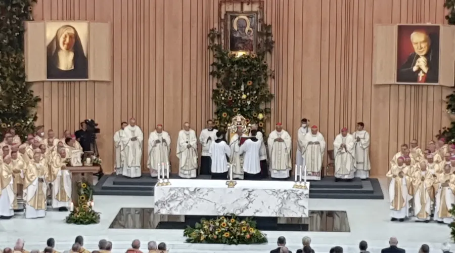 ¡Fiesta en el Cielo! Beatifican a mentor de San Juan Pablo II junto a religiosa