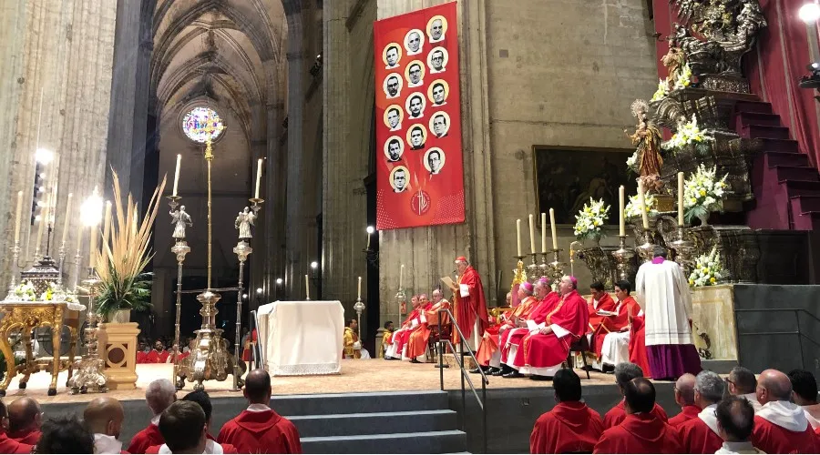 Beatificación 27 dominicos de la Guerra Civil española en la Catedral de Sevilla. Crédito: Almudena Martínez-Bordiú/ACI Prensa