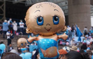 Imagen referencial / Globo con forma de bebu00e9 en Marcha A Favor de la Mujer y de la Vida, el 3 de octubre de 2021. Cru00e9dito: David Ramos / ACI Prensa. 