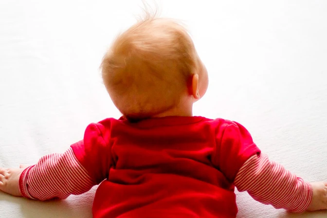 Dio a luz a un bebé sano pese a que médicos lo dieron por muerto