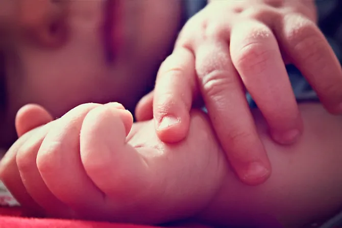 Bebé nacida a las 24 semanas, cuando aún es legal el aborto es “bendición” para sus padres