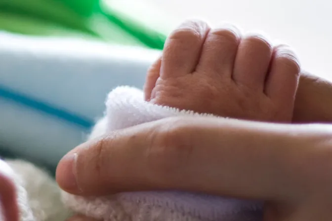 Proeza médica: Mujer “clínicamente muerta” da a luz a su bebé