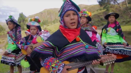 Niños acólitos de la sierra del Perú cantan villancico en quechua por Navidad [VIDEO]