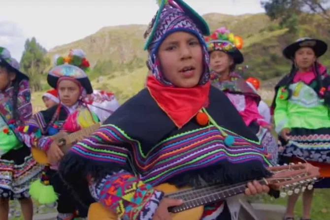 Niños acólitos de la sierra del Perú cantan villancico en quechua por Navidad [VIDEO]