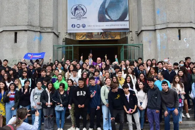 Iglesia bendice los lápices de jóvenes que buscan llegar a la universidad en Chile