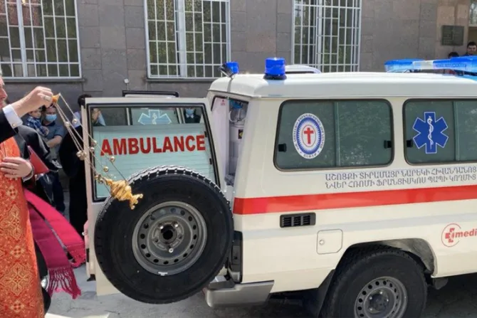 El Papa regala ambulancia y equipo médico a hospital en Armenia para pacientes con COVID