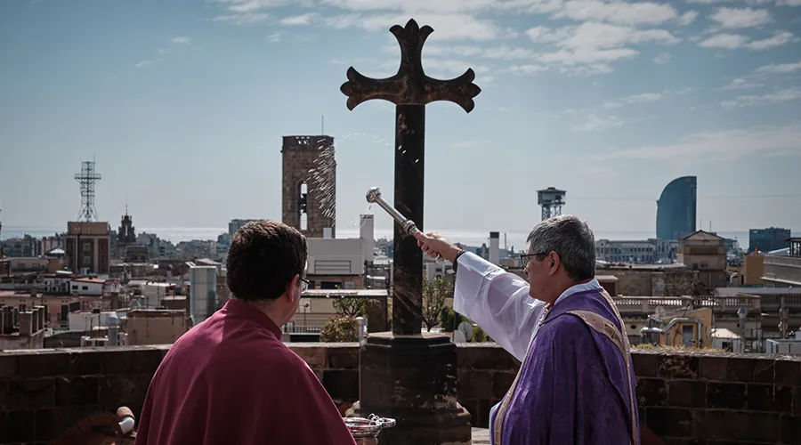 Bendición de la ciudad de Barcelona con la Cruz de Término. Crédito: Archidiócesis de Barcelona.