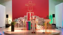 Servicio de bendición en la Iglesia juvenil en Wüzburg, Alemania, este 10 de mayo, como parte de una acción que desafía al Vaticano respecto a las uniones del mismo sexo. Crédito: Gehrig / CNA Deutsch