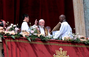 El Papa Francisco pronuncia el Mensaje Pascual en el Vaticano / Foto: Lucu00eda Ballester (ACI Prensa) 