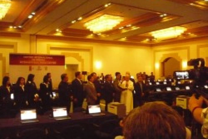 Arzobispo de León a periodistas: Ayuden a que voz del Papa resuene