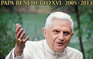 Imagen del sello conmemorativo del pontificado de Benedicto XVI. Cru00e9dito: Filatelia de Correos de Italia 