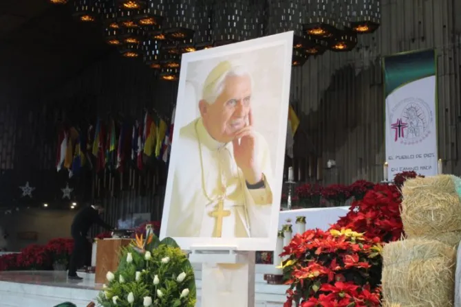 El santuario de la Virgen de Guadalupe rinde homenaje a Benedicto XVI
