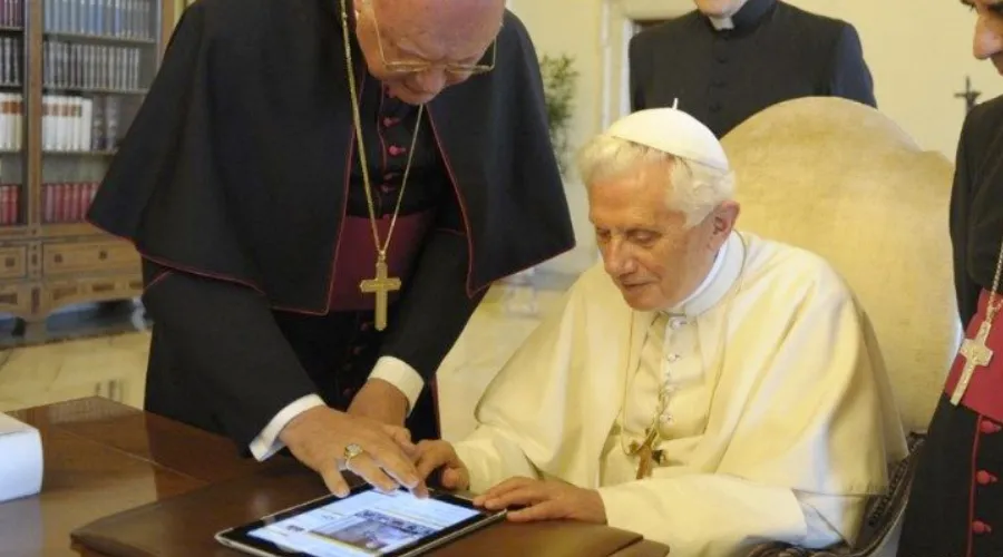Benedicto XVI inaugura su cuenta en Twitter. Crédito: Vatican Media.?w=200&h=150