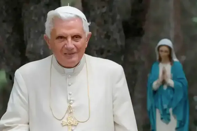 El Vaticano pide rezar esta oración por la salud de Benedicto XVI