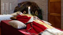 El cuerpo de Benedicto XVI reposa en el monasterio Mater Ecclesiae en el Vaticano. Crédito: Vatican Media