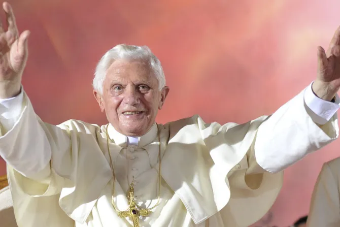 Obispo autoriza oración para la devoción privada a Benedicto XVI