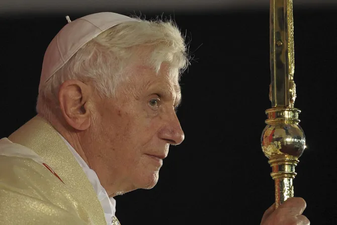 Biógrafo de Benedicto XVI revela la razón exacta de su renuncia