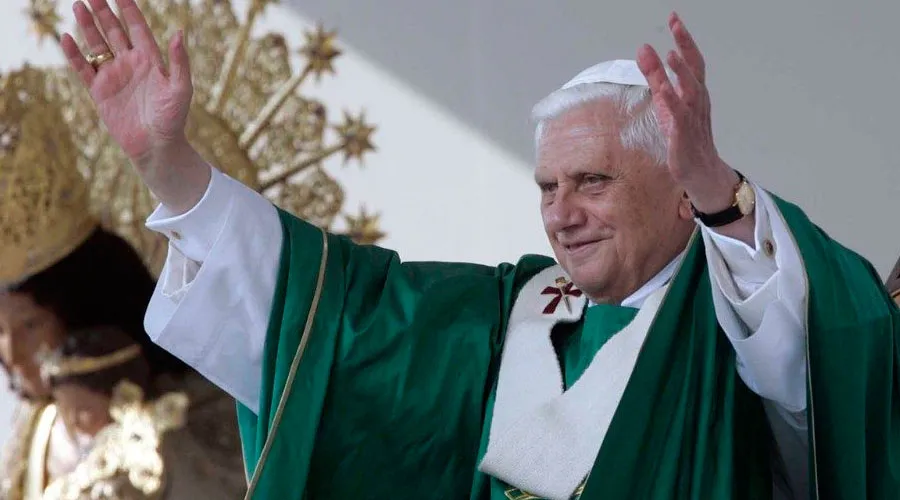 ¿Por qué Benedicto XVI anunció su renuncia en latín?