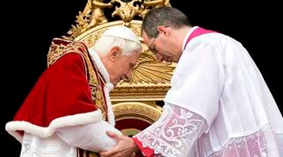 Mons. Guido Marini: Benedicto XVI es el profeta de la salvación y la belleza
