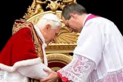 Mons. Guido Marini: Benedicto XVI es el profeta de la salvación y la belleza
