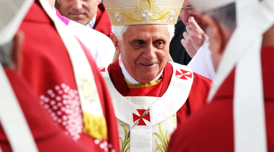 Obispos en América Latina se despiden y elevan oraciones por Benedicto XVI 