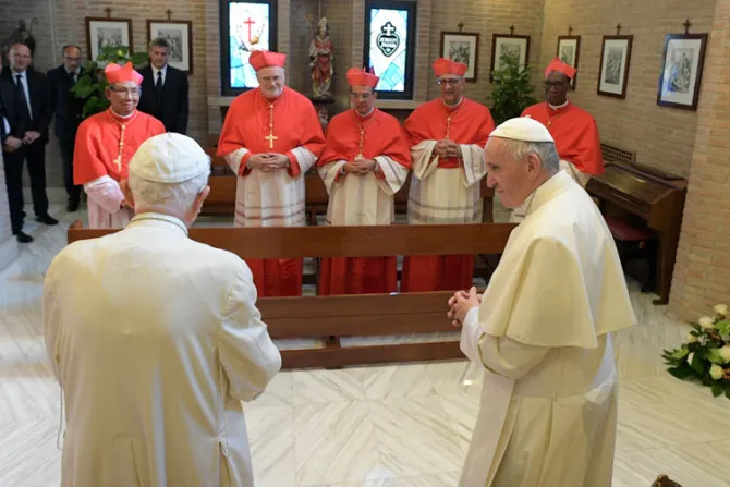 VIDEO: El Papa Francisco y los 5 nuevos cardenales visitan a Benedicto XVI