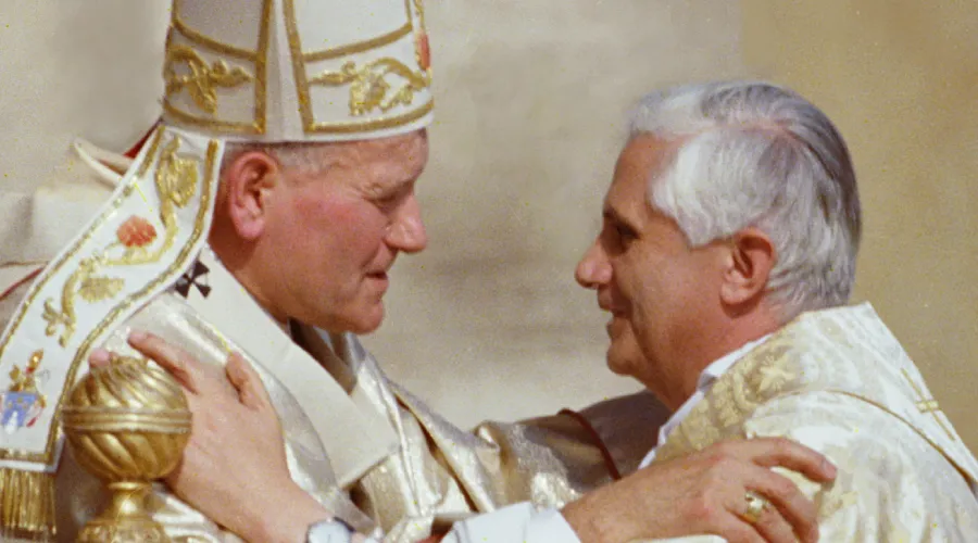 Juan Pablo II no tomaba decisiones doctrinales sin consultar a Benedicto XVI, revelan