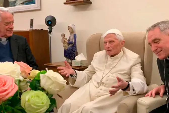 Benedicto XVI recibe a los ganadores del Premio Ratzinger