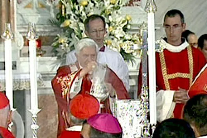 Mundo necesita Cruz de Cristo que da esperanza ilimitada, dice el Papa Benedicto XVI