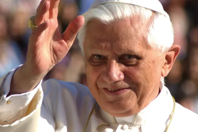 EWTN España regala un álbum fotográfico sobre la vida de Benedicto XVI