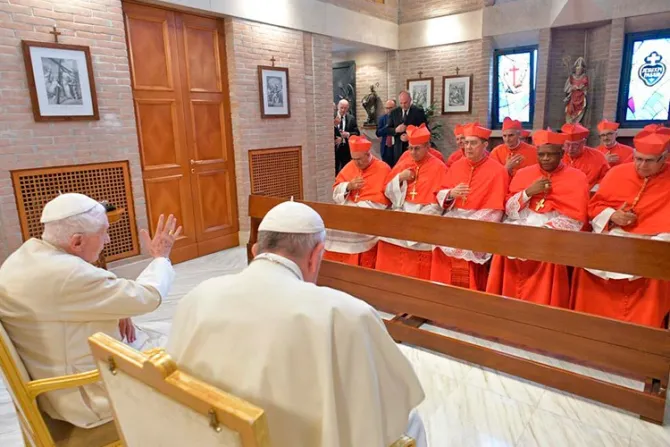 El Papa Francisco y los 13 nuevos Cardenales visitan a Benedicto XVI