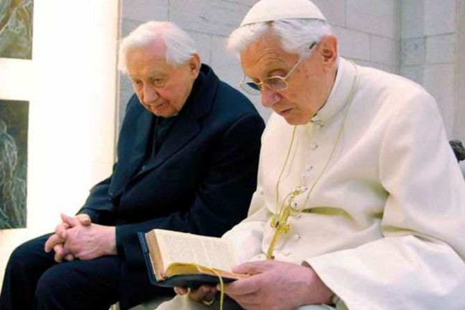Aquí puedes enviar un mensaje a Benedicto XVI por la muerte de su hermano