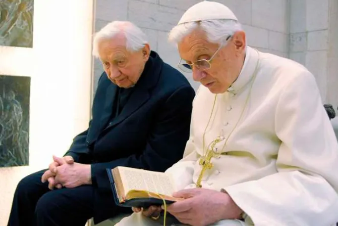 Benedicto XVI hace sorpresivo viaje a Alemania