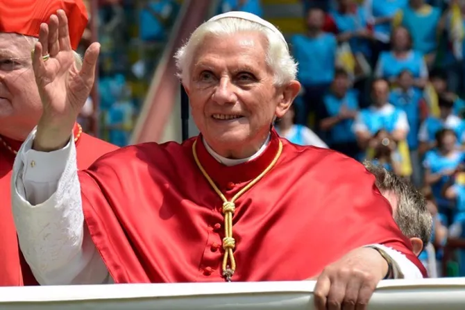 El Papa Francisco pide rezar por Benedicto XVI en su 89° cumpleaños