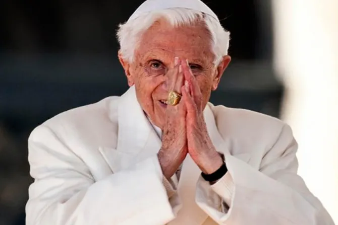 El Papa Emérito Benedicto XVI anima a debatir sobre la destrucción de la idea de derecho