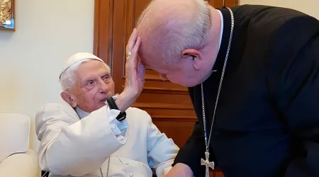 Estas son las primeras fotos de Benedicto XVI tras su cumpleaños 95