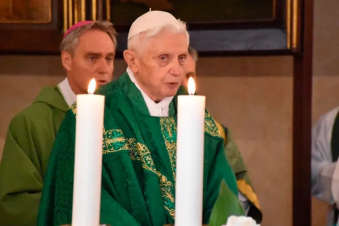 Benedicto XVI se distancia de comunidad católica investigada por abusos