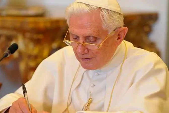 Vaticano publica carta completa de Benedicto XVI sobre "La teología de Francisco"